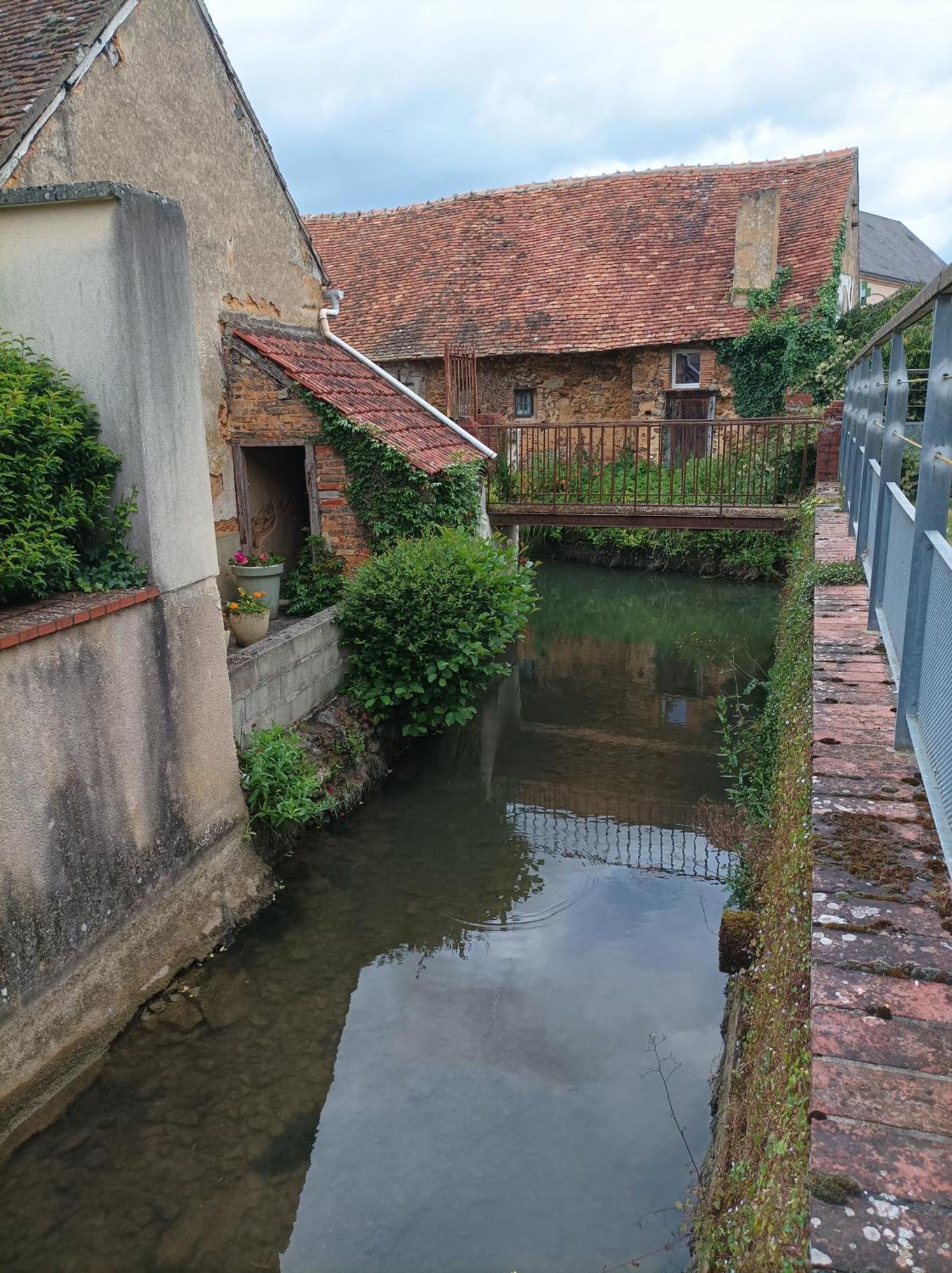 La Maison Au Bord De L'Eau Gracay Exteriör bild