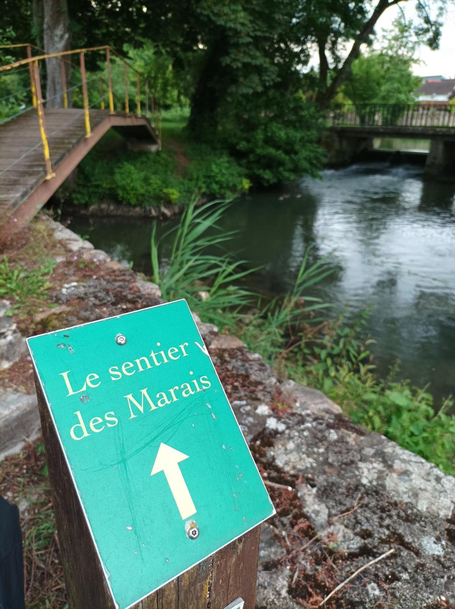 La Maison Au Bord De L'Eau Gracay Exteriör bild